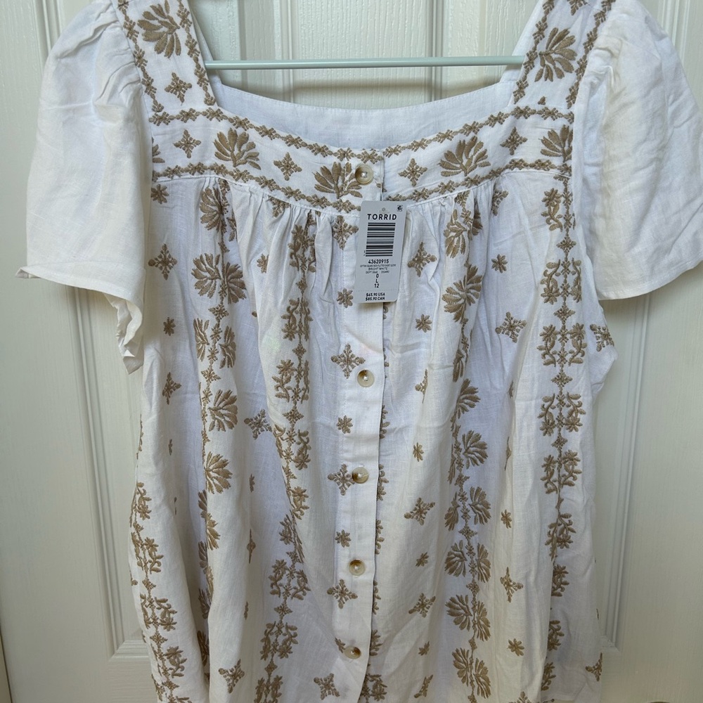 Torrid White & Gold Buttoned Bib Collar Blouse 🤩 - Picture 8 of 8